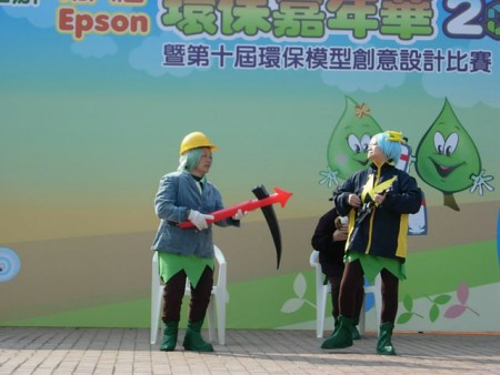 以話劇的形式演繹故事